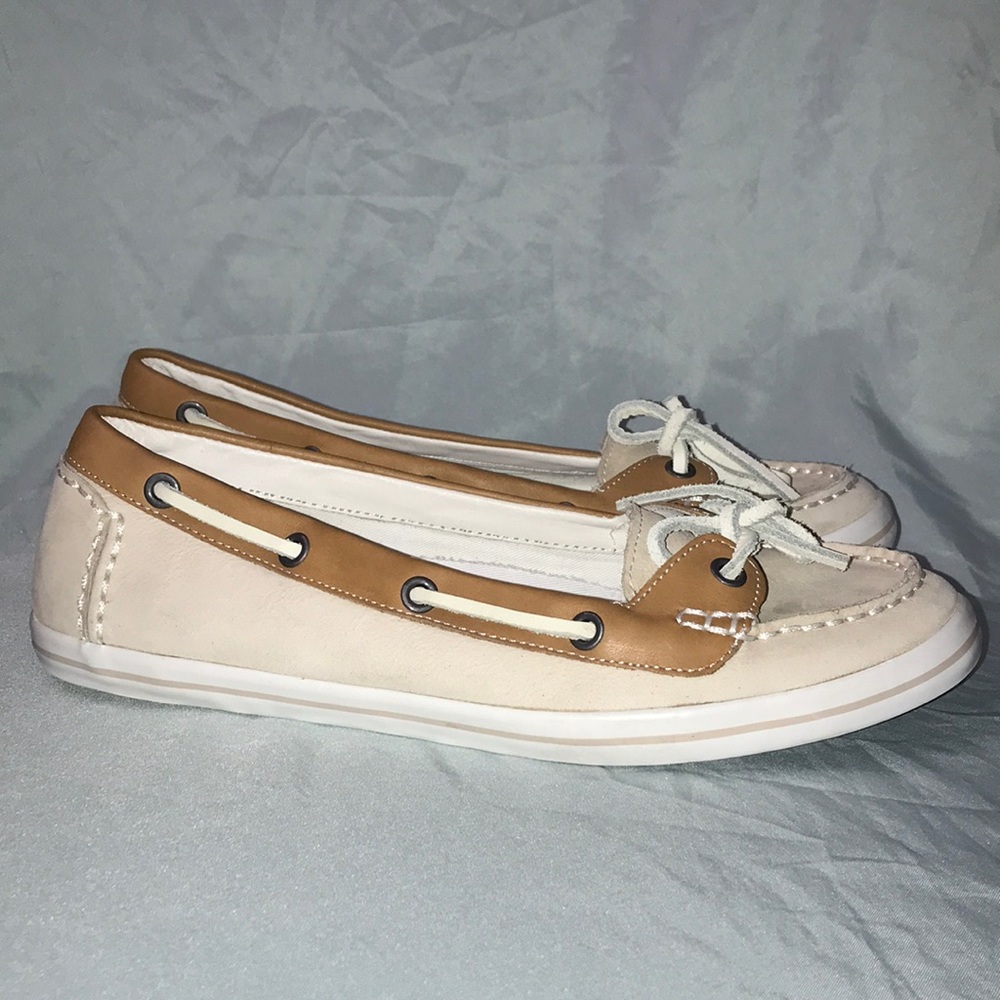 Cole Shawn Woman’s Boat Shoes Sz 8 Good Condition